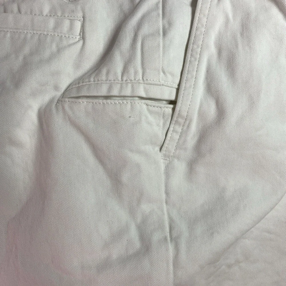 Dockers Shorts Classic Fit Cream Size 44 X 10”‎ Side Security Pocket Flat Front